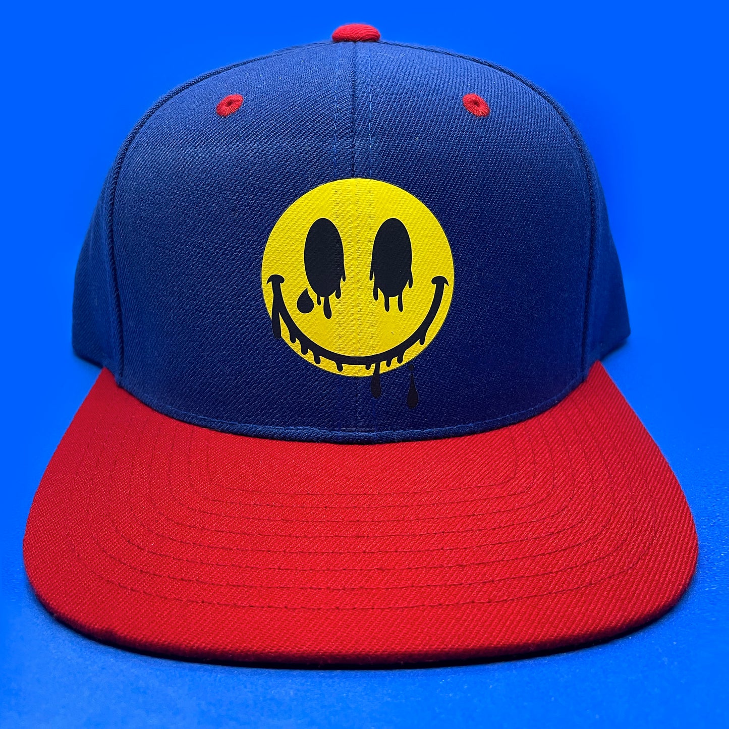 Serie Smiles 2023: SnapBack con cara sonriente derretida en amarillo/negro